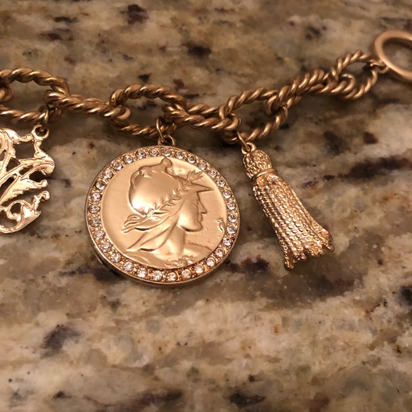 Gold tone charm bracelet - Picture 2 of 3